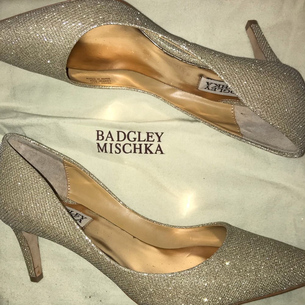 🆕 Badgley Mischka Gold Shimmer Pumps